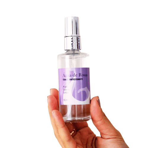 Duo Água de Rosas + Sabonete Natural de AçafrãoUma combinação delicada e eficaz para quem busca frescor, equilíbrio e luminosidade na pele. Ao escolher o Duo, você economiza e potencializa os resultados: o Sabonete Natural de Açafrão purifica e renova, en